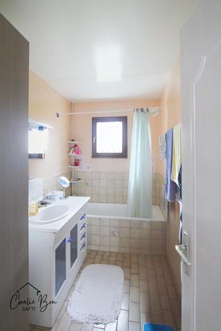 MAISON FAMILLIALE 4 CHAMBRES SUR BEAU TERRAIN CLOS