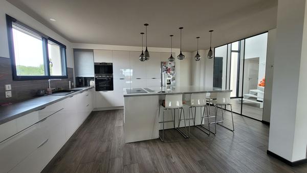 Maison à vendre 547 000 € Saint-Planchers 6 p 158 m² DPE A