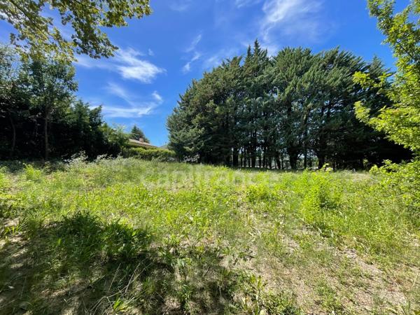 À vendre – Terrain à bâtir de 769 m² à proximité d’Apt (Vaucluse)