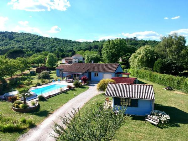 Maison bois - 5 chambres en plain-pied avec piscine et chalet indépendant proche Cahors