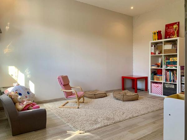 Maison bois - 5 chambres en plain-pied avec piscine et chalet indépendant proche Cahors