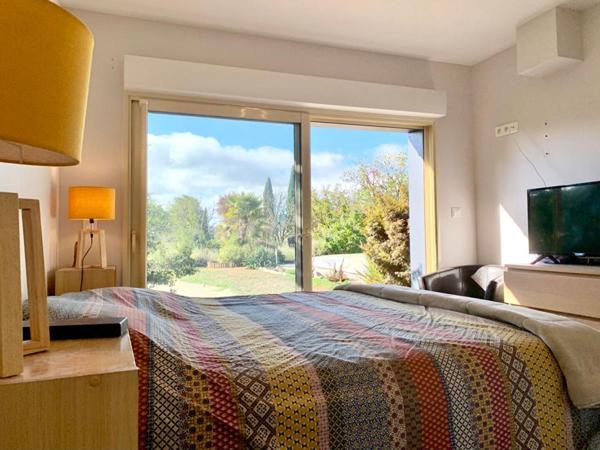 Maison bois - 5 chambres en plain-pied avec piscine et chalet indépendant proche Cahors