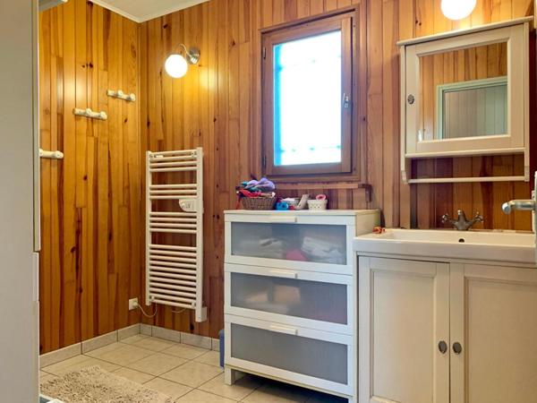 Maison bois - 5 chambres en plain-pied avec piscine et chalet indépendant proche Cahors