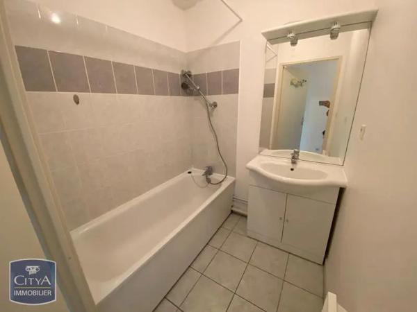 Appartement à louer 2 pièces 54.26m² Villebarou (41000)