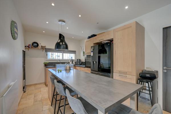 Vente Maison de ville Bouc-Bel-Air 7 Pièces 200 m²
