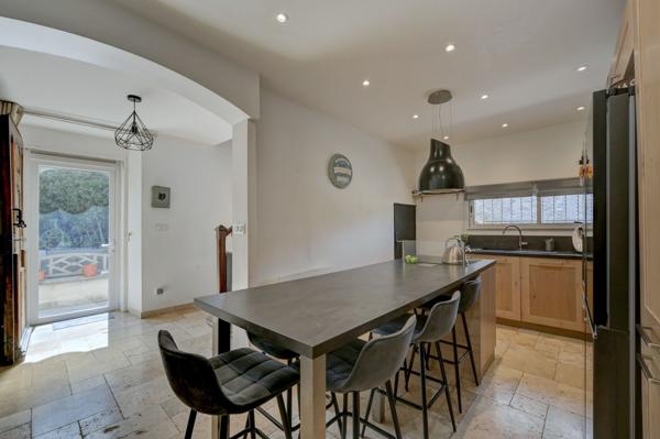 Vente Maison de ville Bouc-Bel-Air 7 Pièces 200 m²