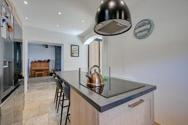 Vente Maison de ville Bouc-Bel-Air 7 Pièces 200 m²