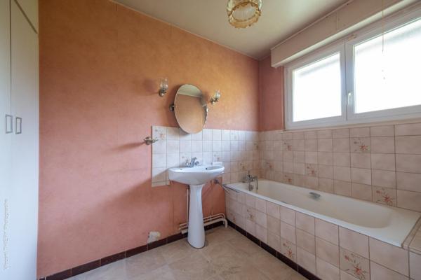 Proche toutes commodités, bon état général