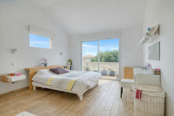 Villa 5 pièces de 172m²  avec piscine chauffée et T2 attenant - Furiani