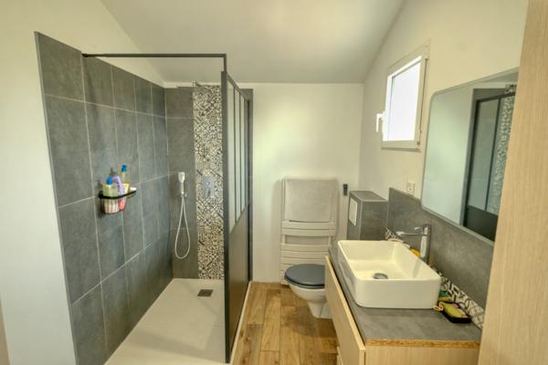 Villa 5 pièces de 172m²  avec piscine chauffée et T2 attenant - Furiani