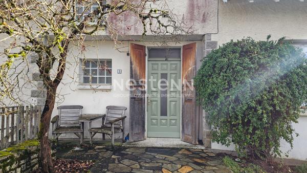 A vendre à Aurillac, quartier Belbex, sur terrain clos d'environ 700 m², maison de type 7 d'une surface de 180 m² avec double garage