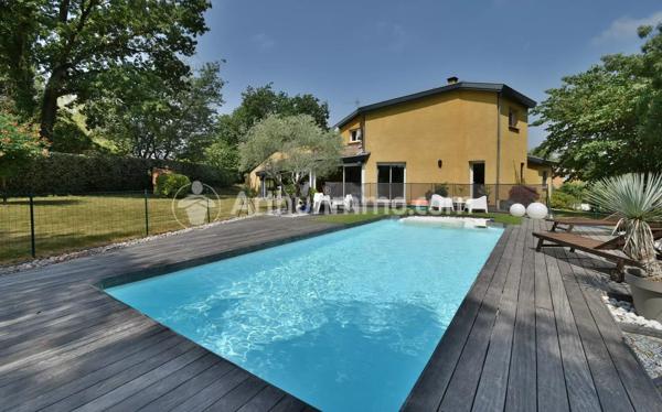 Vente                                                      Maison
                        
                     7 pièces                      206 m2                     à Rouffiac-Tolosan
