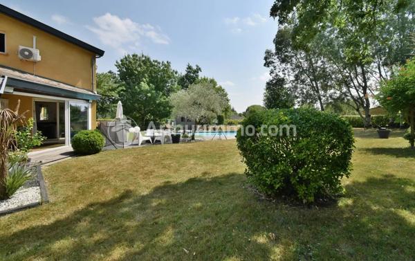 Vente                                                      Maison
                        
                     7 pièces                      206 m2                     à Rouffiac-Tolosan