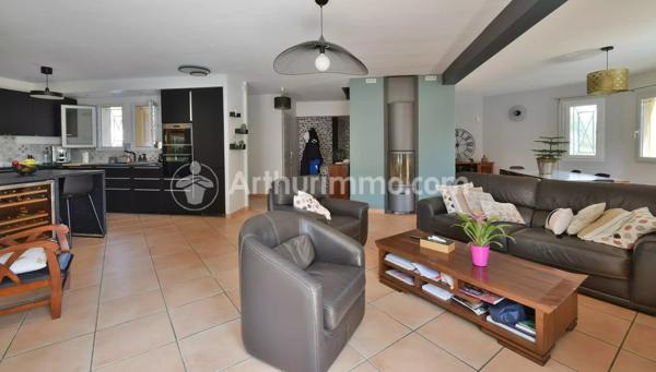 Vente                                                      Maison
                        
                     7 pièces                      206 m2                     à Rouffiac-Tolosan