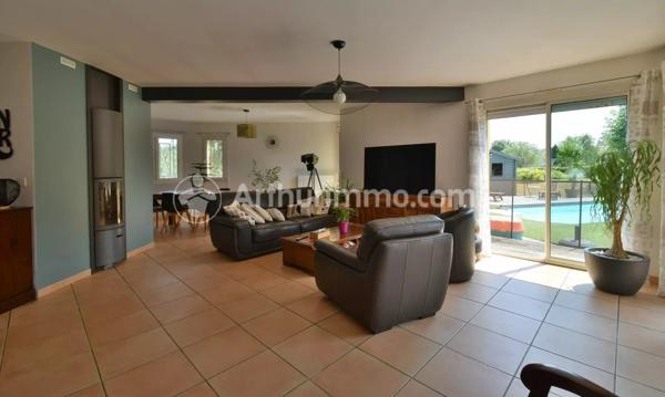 Vente                                                      Maison
                        
                     7 pièces                      206 m2                     à Rouffiac-Tolosan