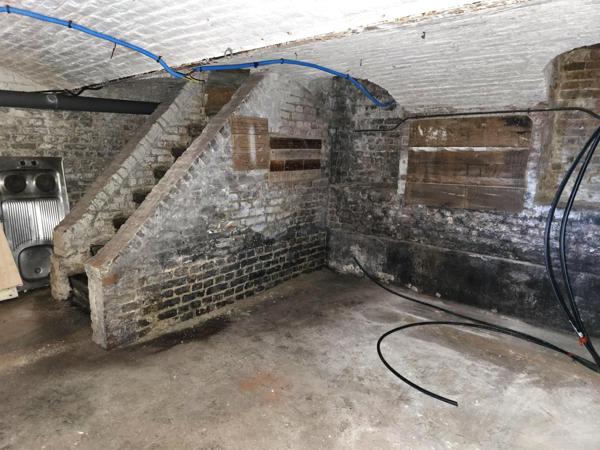 Spacieuse Cave de 49 m² Quartier Vauban Esquermes