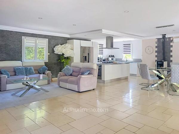 Vente                                                      Maison
                        
                     3 pièces                      105 m2                     à Mouans-Sartoux