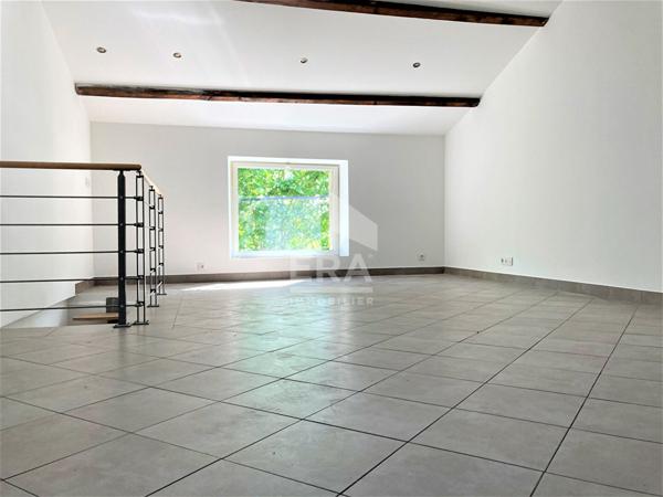 MAISON DIVISEE EN 2 APPARTEMENTS, VENDUE LOUEE