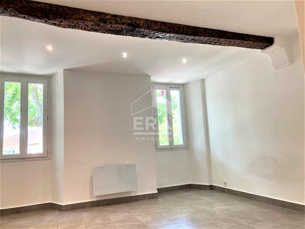 MAISON DIVISEE EN 2 APPARTEMENTS, VENDUE LOUEE