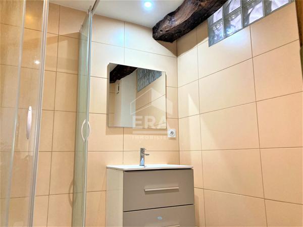 MAISON DIVISEE EN 2 APPARTEMENTS, VENDUE LOUEE