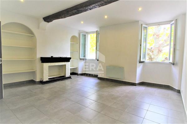 MAISON DIVISEE EN 2 APPARTEMENTS, VENDUE LOUEE