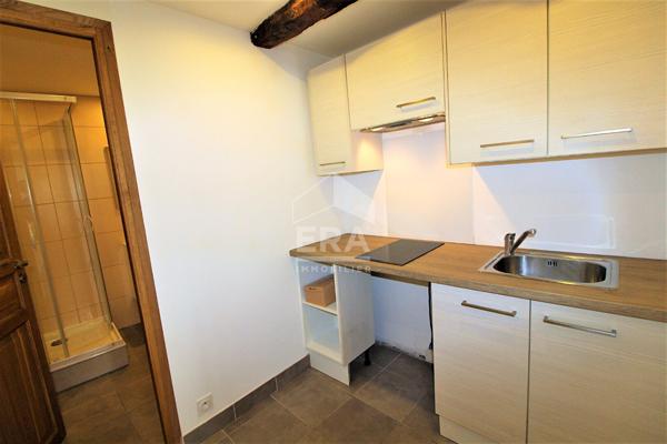 MAISON DIVISEE EN 2 APPARTEMENTS, VENDUE LOUEE