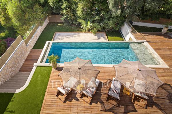 Villa dans un prestigieux domaine fermé, à quelques minutes de la Croisette