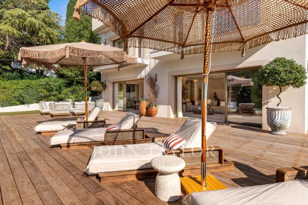 Villa dans un prestigieux domaine fermé, à quelques minutes de la Croisette