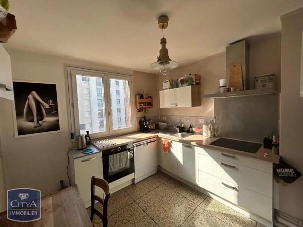 Appartement à louer 3 pièces 75.8m²
