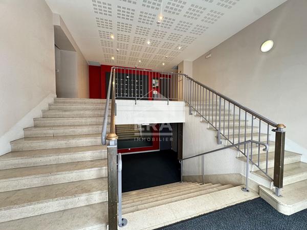 GRAND studio avec parking en sous-sol - Orleans HYPER CENTRE  - immeuble recent