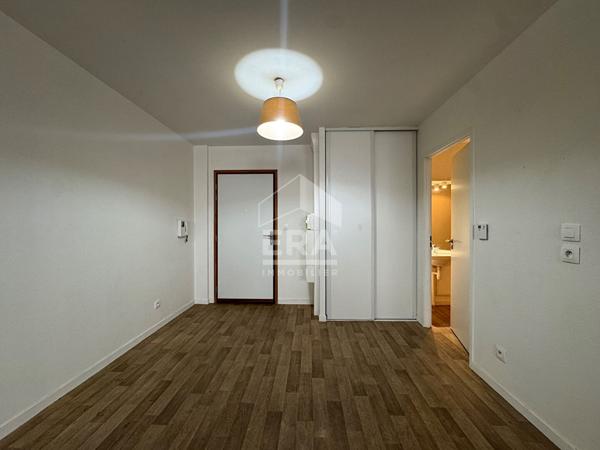 GRAND studio avec parking en sous-sol - Orleans HYPER CENTRE  - immeuble recent