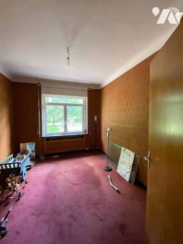 Belle maison de standing sur grand parc arboré avec hangar.