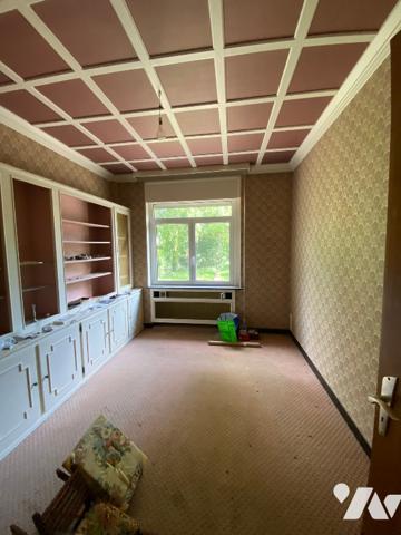 Belle maison de standing sur grand parc arboré avec hangar.