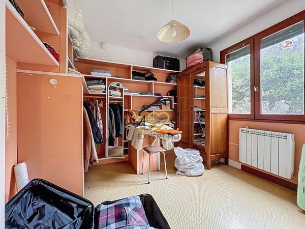 Thiers (63300) MAISON FAMILIALE AVEC SOUS SOL SUR TERRAIN DE 2000M2 - THIERS 63300