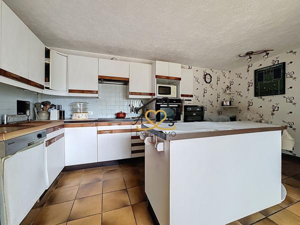 Thiers (63300) MAISON FAMILIALE AVEC SOUS SOL SUR TERRAIN DE 2000M2 - THIERS 63300