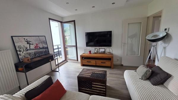 Appartement T2 rénové avec balcon et vue montagne  !