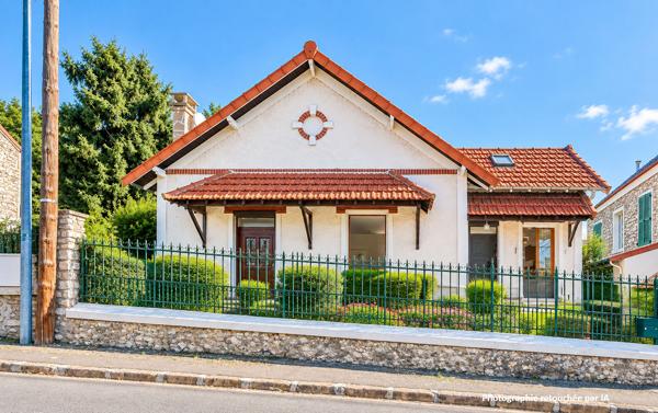 LE MÉE VILLAGE ? MAISON INDÉPENDANTE AVEC DÉPENDANCE ? PROXIMITÉ BORDS DE SEINE