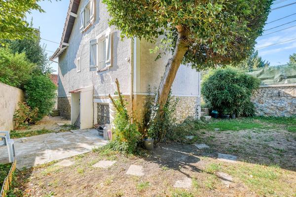 LE MÉE VILLAGE ? MAISON INDÉPENDANTE AVEC DÉPENDANCE ? PROXIMITÉ BORDS DE SEINE