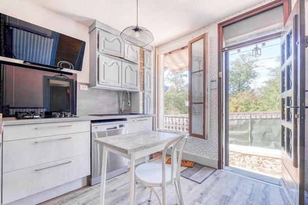 LE MÉE VILLAGE ? MAISON INDÉPENDANTE AVEC DÉPENDANCE ? PROXIMITÉ BORDS DE SEINE