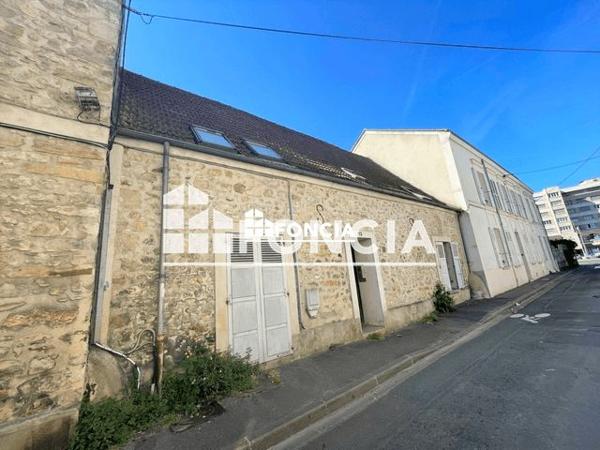 Location Studio 30.9 m² - 13 RUE DES GRANGES Melun 77000