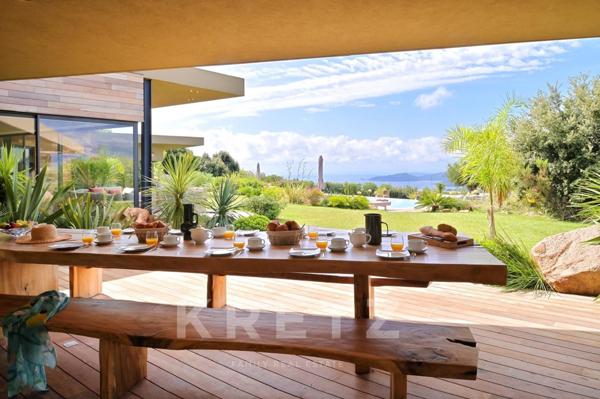 VILLA DE LUXE AVEC PISCINE ET VUE MER