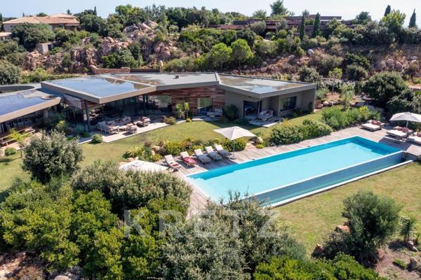 VILLA DE LUXE AVEC PISCINE ET VUE MER