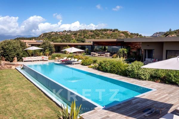 VILLA DE LUXE AVEC PISCINE ET VUE MER