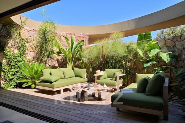 VILLA DE LUXE AVEC PISCINE ET VUE MER