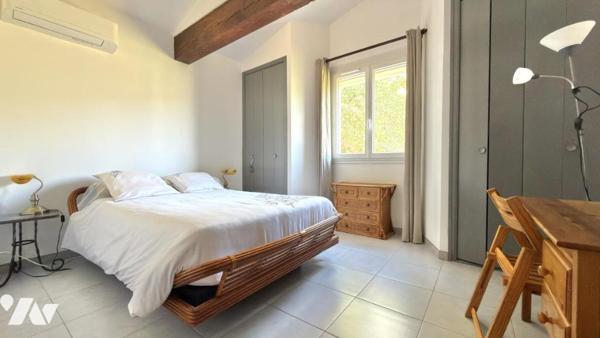 LES ISSAMBRES – UNE VILLA SUSPENDUE FACE À LA MÉDITERRANÉE