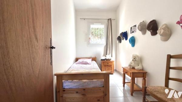 LES ISSAMBRES – UNE VILLA SUSPENDUE FACE À LA MÉDITERRANÉE