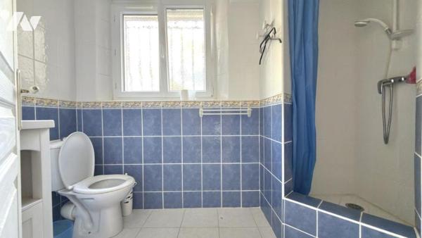 LES ISSAMBRES – UNE VILLA SUSPENDUE FACE À LA MÉDITERRANÉE