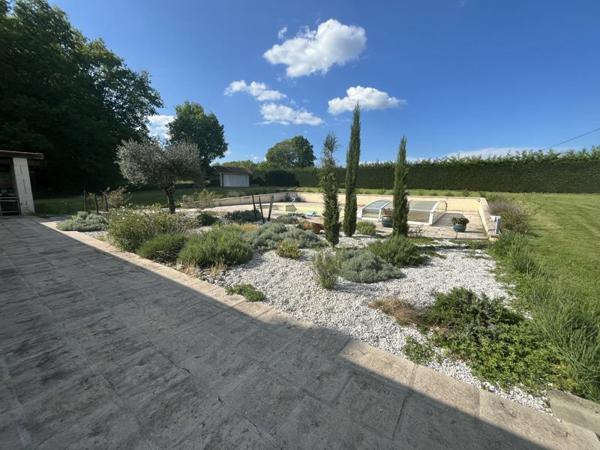 Maison à vendre |  Eyliac |  10 pièces | 181 m²