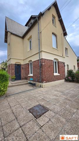Maison de caractère T8 individuelle de 230m², DPE C, avec jardin, garage et dépendance