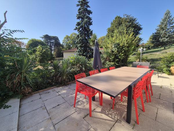 Maison mitoyenne d'un côté de 124,60 m² sur deux niveaux